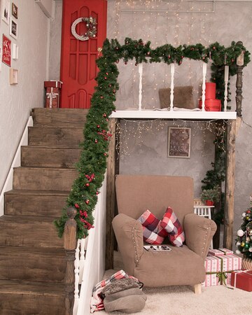How Do I Decorate Christmas Tree By the Stairs
– Ryan's Christmas Tree Shop
