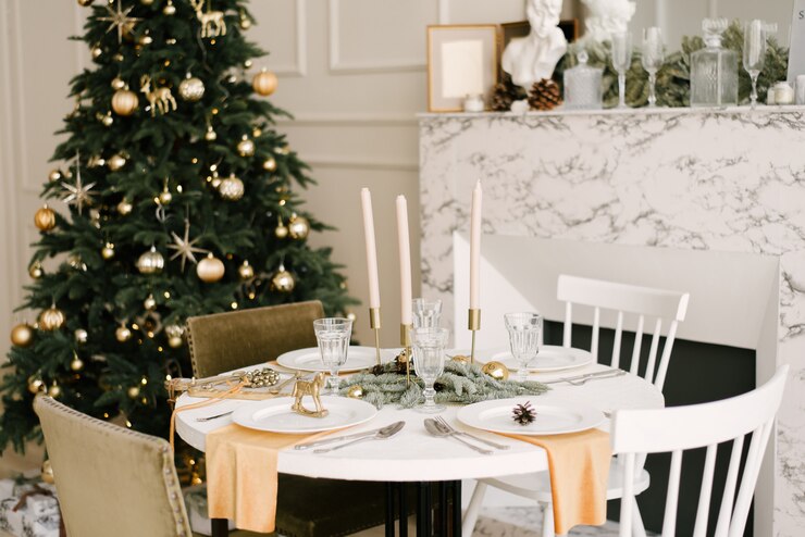 How Do I Decorate Christmas Tree By Dining Room